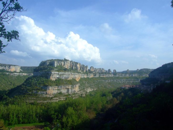 Los Alrededores