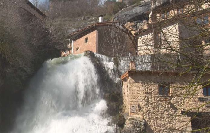 cascada-pueblo
